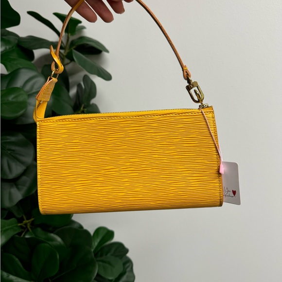 JR10193 Louis Vuitton Epi Pochette Tassil Yellow Leather Preowned Authentic Gold - Picture 3 of 6